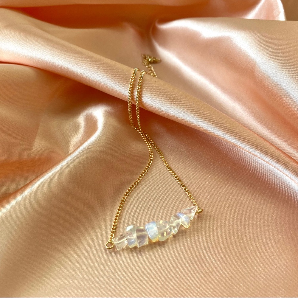 Boutique Nature Crystal Necklace - Picture 2 of 9